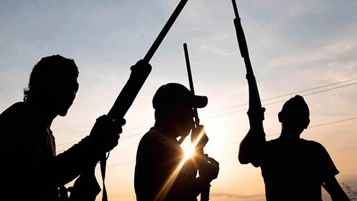 Gunmen suspected to be kidnappers have reportedly abducted a family of three and four others in Ivbiaro community in Owan East Local Government Area of Edo State.